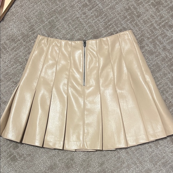 Alice + Olivia Beige Pleated Mini Skirt - Picture 3 of 3